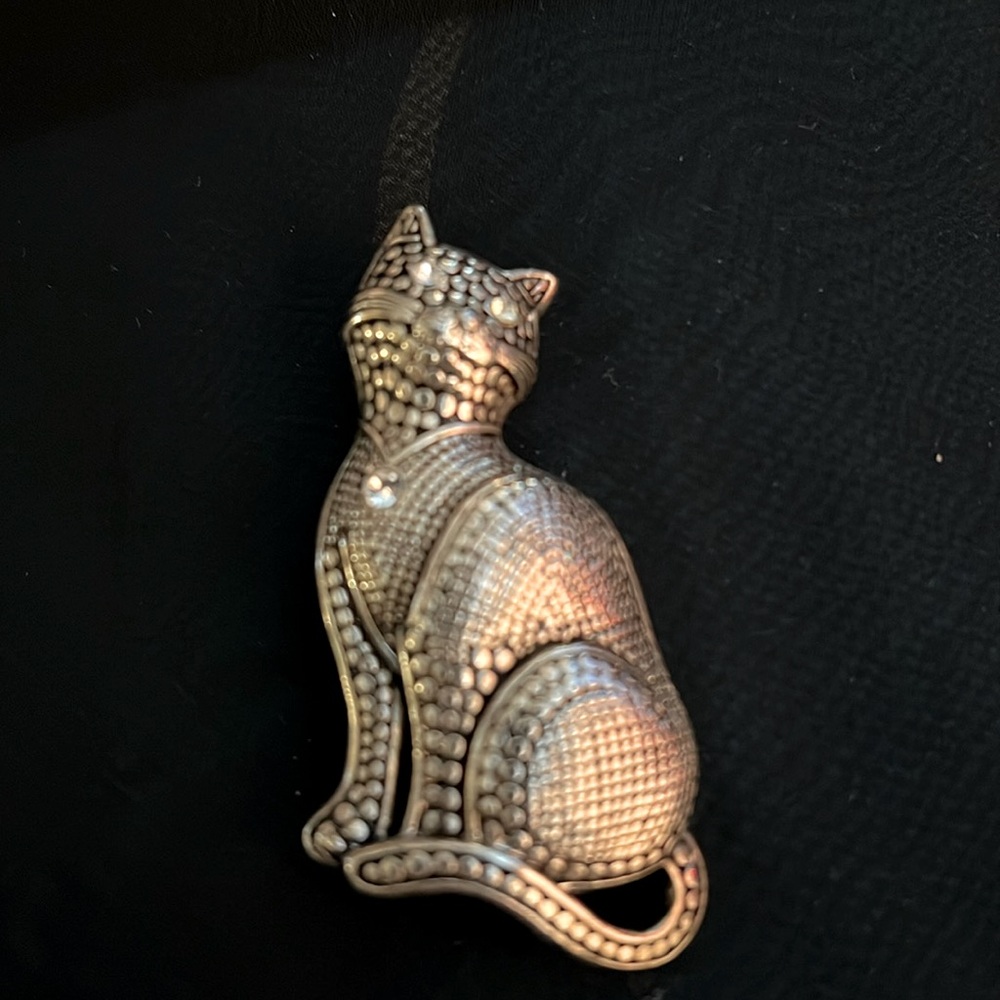 Cute vintage cat pin with jeweled eyes.
